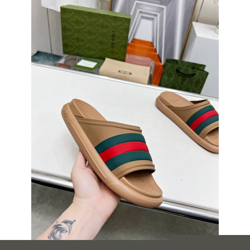 G*u*i slippers